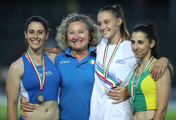 Elana Bisotto (con la medaglia d'oro). Foto: COLOMBO/FIDAL