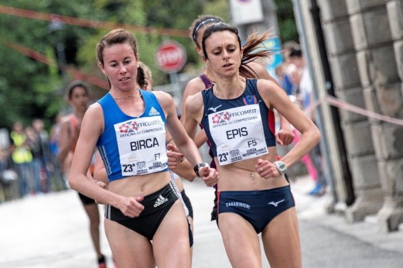 Le due atlete nella corsa del 2018 (foto di Roberta Radini)