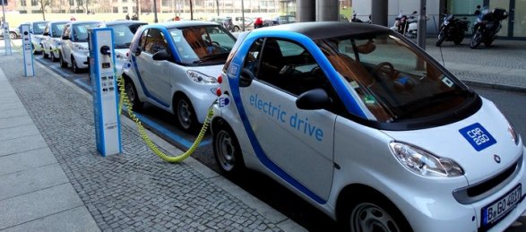 Auto elettriche in carica a Berlino
