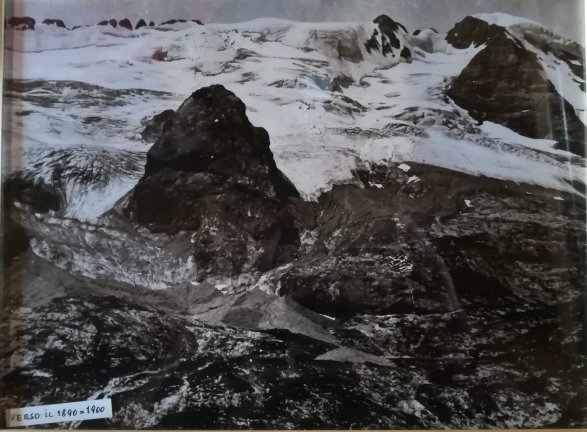 Una foto del ghiacciaio di oltre un secolo fa